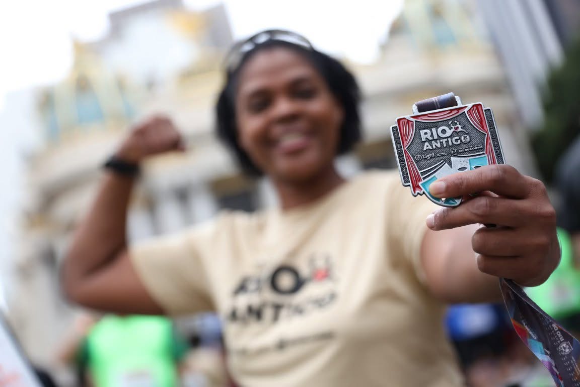 Atletas do Circuito Rio Antigo em frente ao Theatro Municipal